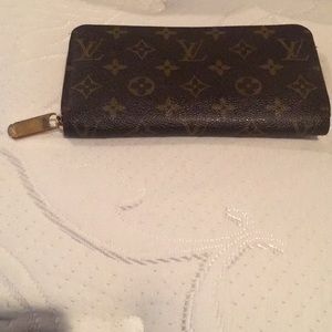Louis Vuitton Zip Around Wallet